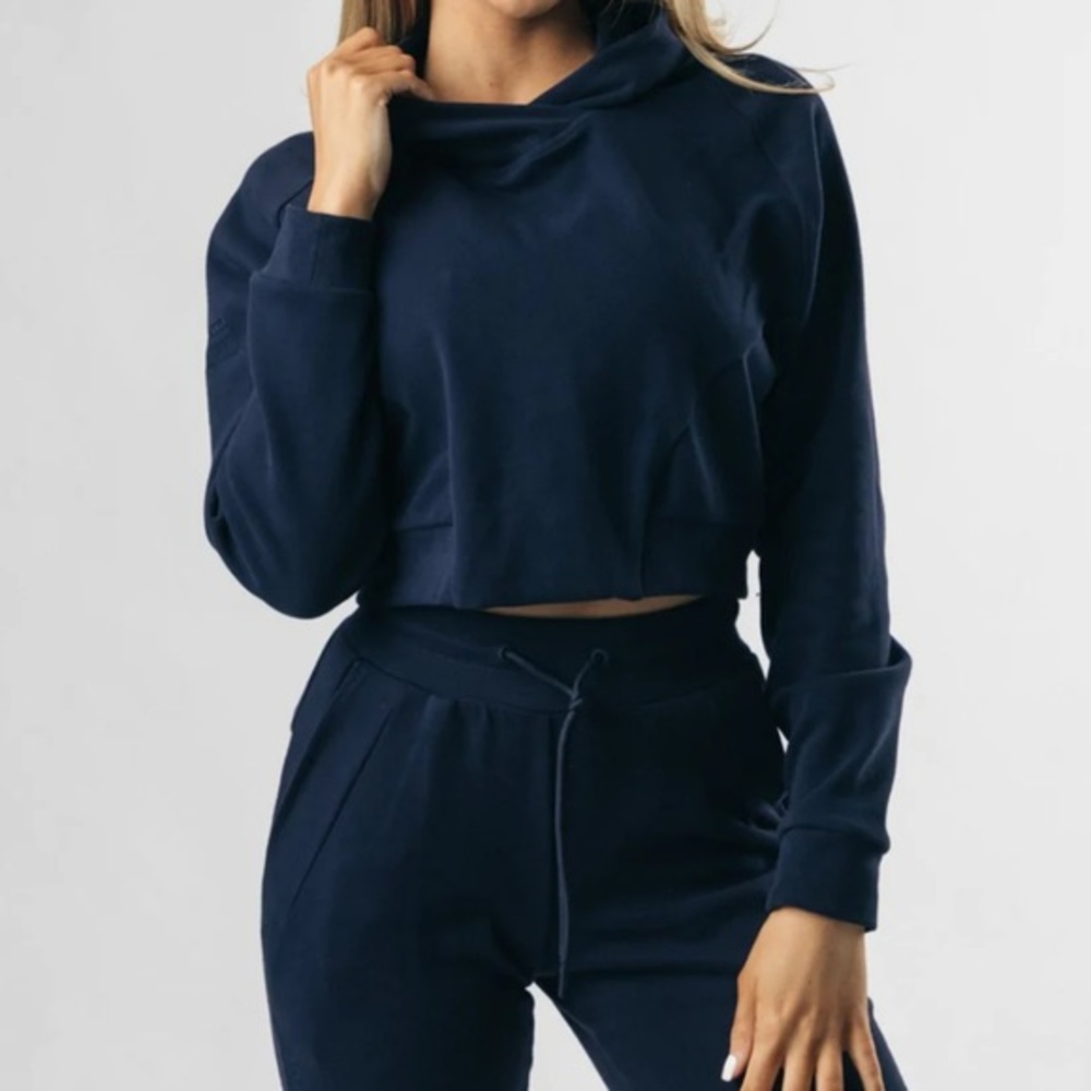 ALPHALETE Identity Pro Cropped Hoodie 💙